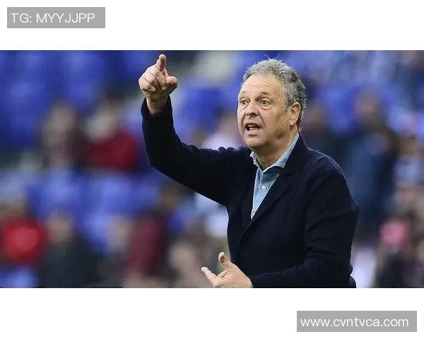 塞维利亚主帅宣布将在夏季转会窗口寻找中场新援，球队未来发展引发期待